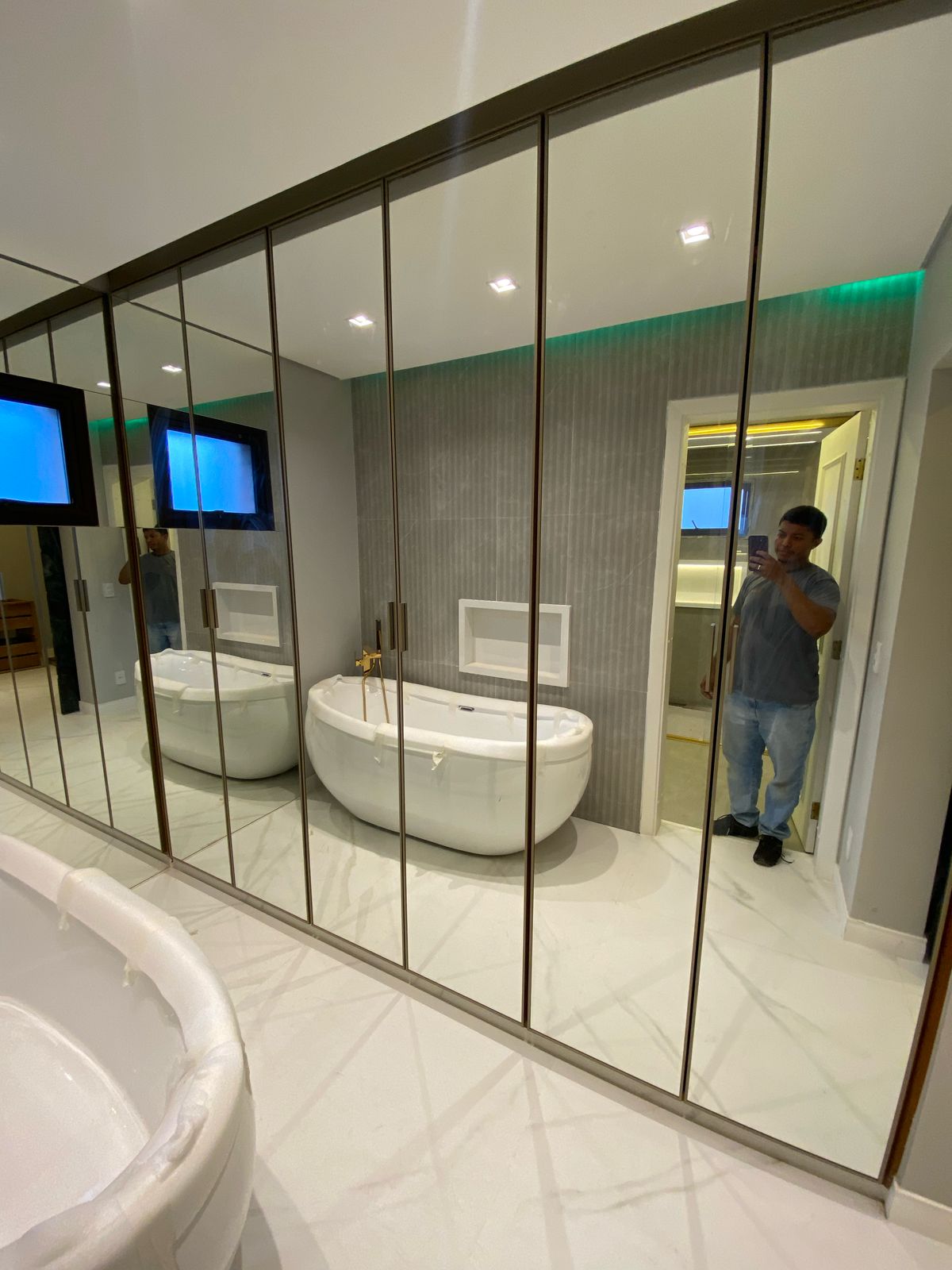 guada roupa espelhado .jpg